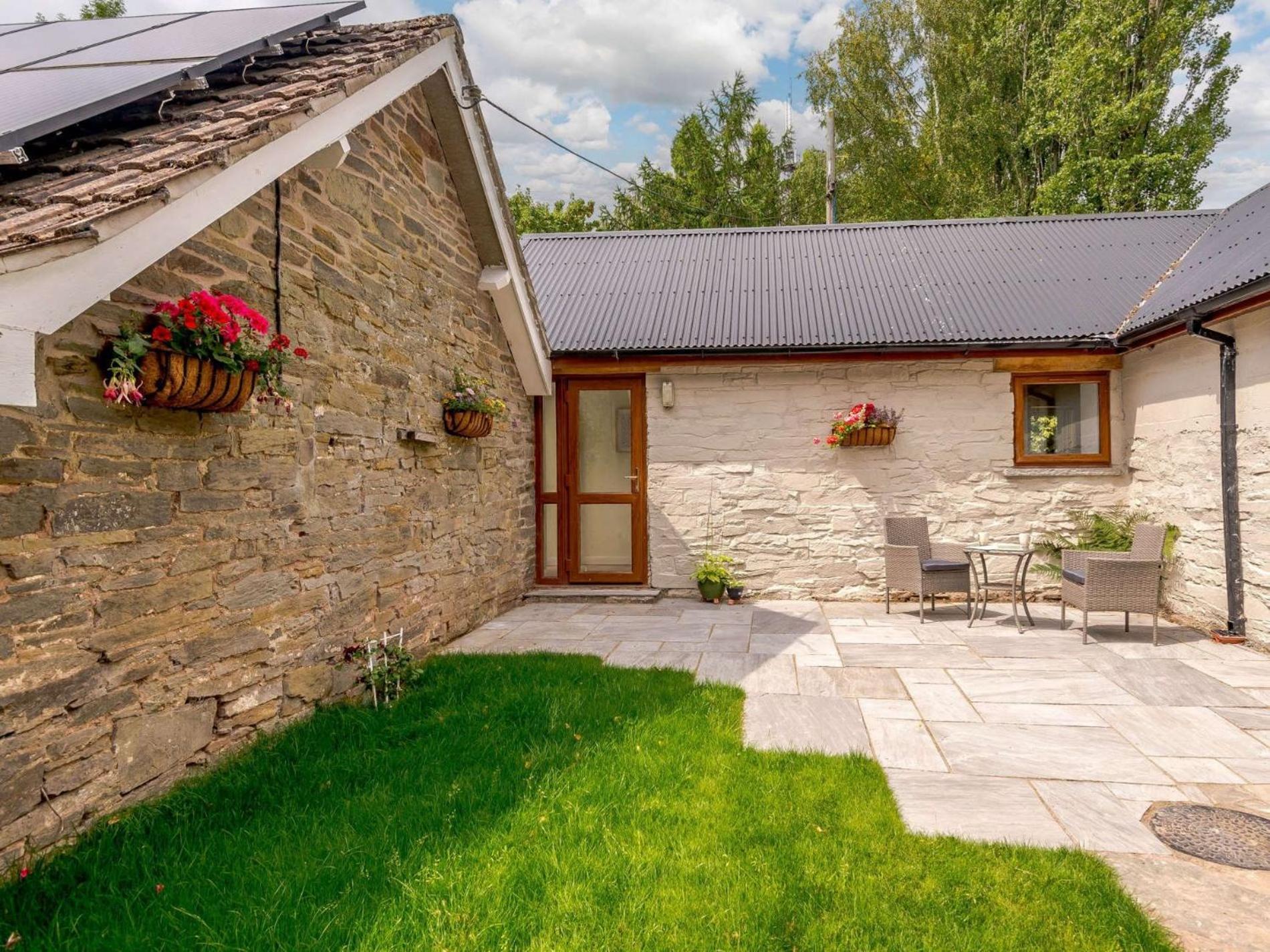1 Bed In Clyro 86975 Villa Exterior photo